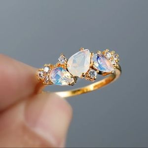 NEW 18K GOLD DIAMOND DAINTY RING